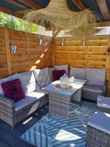Appartements superbe grand studio tout confort avec exterieur : photos des chambres