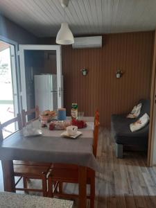 Maisons de vacances Relais du Salagou - Chalets climatises proche Lac du Salagou : photos des chambres