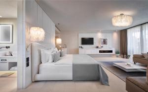 Deluxe Suite with Spa Bath room in Quellenhof Luxury Resort Lazise
