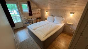 Double Room with Balcony room in Dalen Bed & Breakfast
