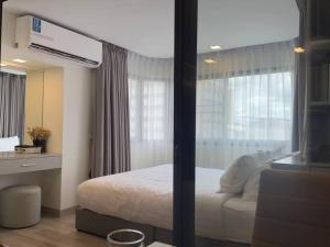 Warm and classic modern room