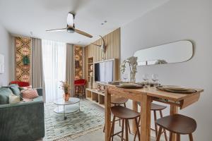 Apartment center of Paris by Studioprestige