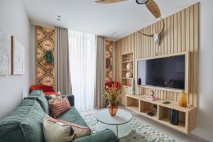 Apartment center of Paris by Studioprestige
