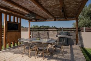 Margarites villas - A Charming Palm Retreat