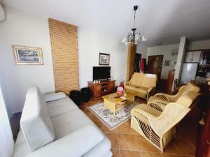 Cosy Flat Steps from the Sea