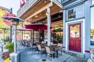 The Champagne Suite 2