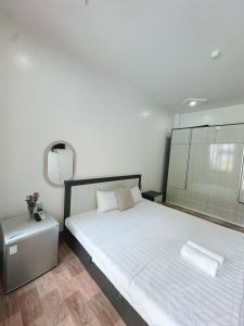 GOLDEN LAND HOTEL