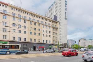 Apartament na Alejach Jerozolimskich przy Pałacu Kultury i Nauki by Noclegi Renters