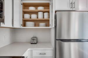 Central Square 2br w gym nr T BOS-818