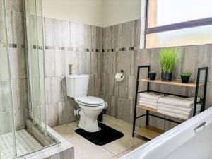 Self checkin - Modern Haven 2 Bedroom 43