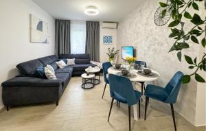 2 Bedroom Nice Apartment In Split