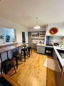 Belle maison avec jardin expose plein sud proche centre ville