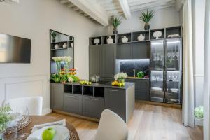 Angelica Luxurious Modern Apartment in the Heart of Lucca