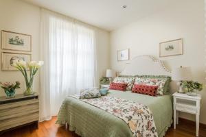 The Terrace Retreat, Elegant Modern Apartment with Terrace in Lucca