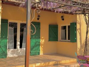 Gîte la glycine avec piscine au mas de Saint Jean