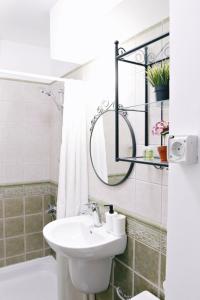 City Base I 2 BR apt Victoriei