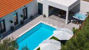 Apartment Gironi with Pool, Jacuzzi