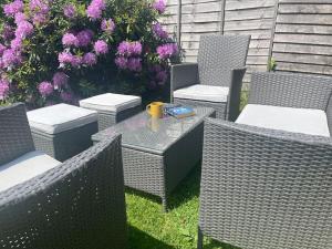 Warwick House, 5 bedrooms, 9 beds, parking, garden