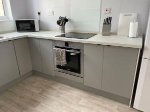 Warwick House, 5 bedrooms, 9 beds, parking, garden