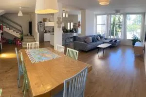 Big quiet Cottage in centre Raanana - Kafr Sābā