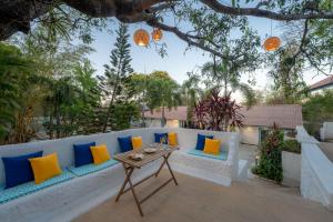 LohonoStays Villa Santorini