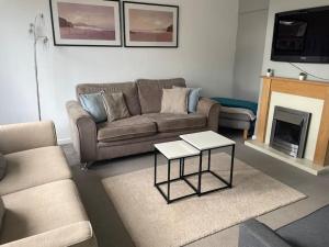 Warwick House, 5 bedrooms, 9 beds, parking, garden