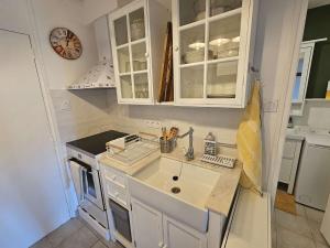 5 couchages, vue mer, climatisation, WIFI, tout à pied, plage à 250m