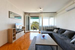 Alpaca Penthouse Apartment with a Stunning Sea View