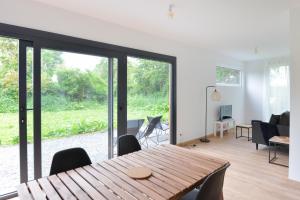 Maisons de vacances Le D-Day - Sauna - A moins de 2 km de la plage : Maison 3 Chambres