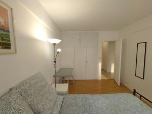 5 mn, 450m walk Metro La Defense, 3 bedrooms, Parking