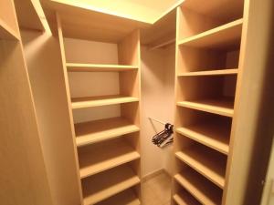 5 mn, 450m walk Metro La Defense, 3 bedrooms, Parking