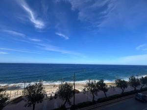 Sliema Waves - Oceanview Escape