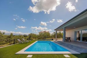 Holiday Home Bonato with pool