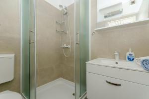 Apartments Pharos