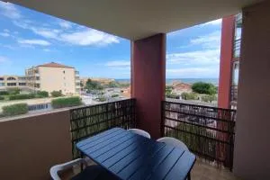 Near the port and the beach - 弗龙蒂尼昂