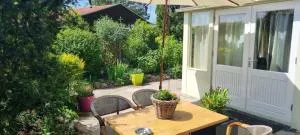 Wunderschönes Haus mit Pool, Garten und Grill - 诺德施华伍德