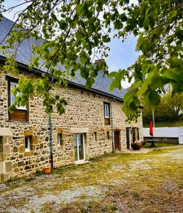 Maisons de vacances Au Charme d Antan Thalamy : Maison de Vacances 4 Chambres