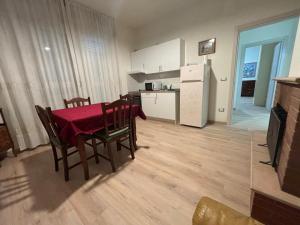 Alloggio 4 e 5 in centro, con giardino, a 150 m dal mare