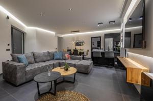 Μr & Μrs Grey -Private Luxury Villas