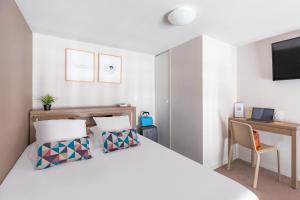 Large Studio room in Appart’City Confort Reims Centre