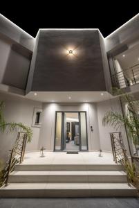 Μr & Μrs Grey -Private Luxury Villas