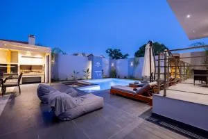 Μr & Μrs Grey Villas - Ultra-Luxury Complex of Two Private Villas with Pools and PS5, Near Laganas - Ambelókipoi