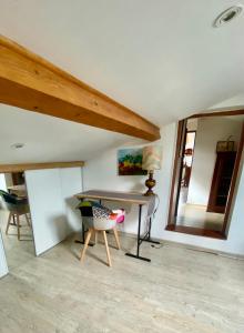 Gite 4p, 2 chambres, jardin, piscine à partager