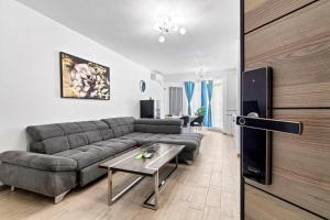 Evana Sunrise - Pool and Spa Beach Resort