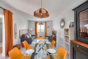 Jolie maison familiale et colorée pour 6