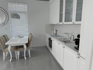 Apartament Glamour 10B- Premium z basenem