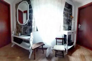 Historic Stone House KATI Perfect Family Retreat With Garden BBQ And Picturesque Landscapes - Ledenice