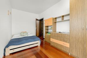 Gamers Paradise - Modern Apartment with Parking in Cracow by Noclegi Renters