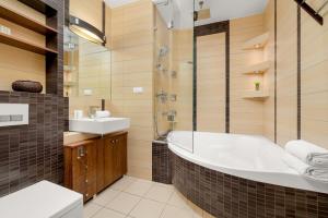 Gamers Paradise - Modern Apartment with Parking in Cracow by Noclegi Renters