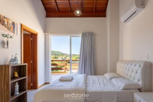 Casa em condo com piscina, a 300m da praia ALI024